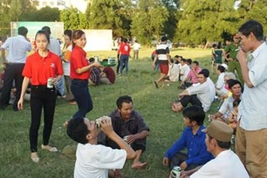 Quang cảnh lễ hội “Tôi yêu bia Sài Gòn” do UBND tỉnh Hà Tĩnh và Tổng Công ty Bia Sài Gòn tổ chức ngày 5.9