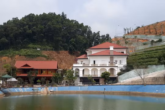 Biệt phủ của gia đình Giám đốc Sở TN&MT tỉnh Yên Bái Phạm Sỹ Quý. Ảnh: Bảo Lâm.