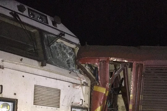  Để tai nạn đầu máy đâm nhau nhưng mức kỷ luật mà ông giám đốc Chi nhánh khai thác đường sắt Nghĩa Bình tự ký cho mình chỉ là khiển trách. Nguồn: Đông Hùng