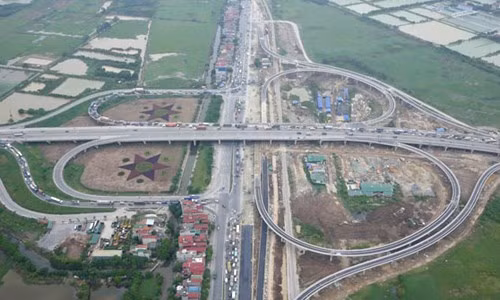 Nút giao hình hoa thị nối cầu Thanh Trì với quốc lộ 5 (Hà Nội).