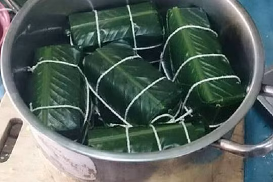 Nồi bánh chưng Đức gói níu chút tết từ quê nhà.