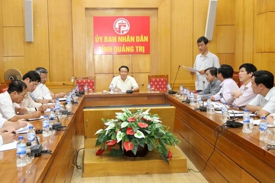 Buổi họp của UBND tỉnh Quảng Trị vào chiều 14.6. Ảnh: Hưng Thơ.