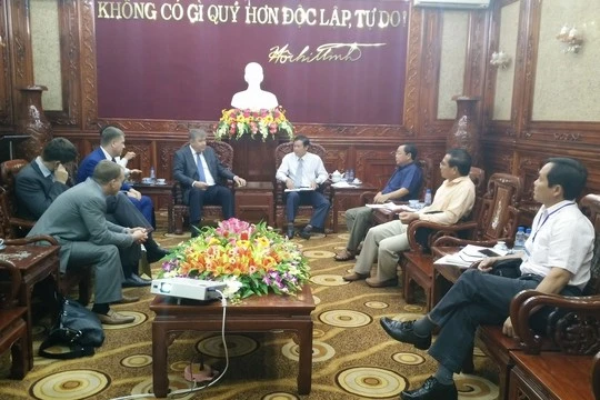 Lãnh đạo tỉnh Bình Phước và đại diện Gazprom International Sevices B.V bàn việc hợp tác đầu tư về khí hóa lỏng