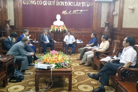 Lãnh đạo tỉnh Bình Phước và đại diện Gazprom International Sevices B.V bàn việc hợp tác đầu tư về khí hóa lỏng