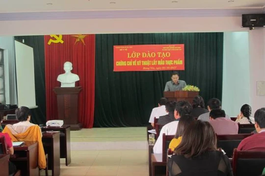 Khóa học được Chi cục An toàn vệ sinh thực phẩm Hưng Yên phối hợp với Viện kiểm nghiệm An toàn vệ sinh thực phẩm quốc gia tổ chức