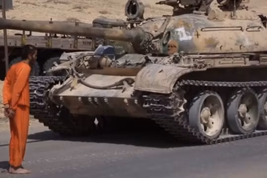 IS dùng xe tăng xử tử lính Syria