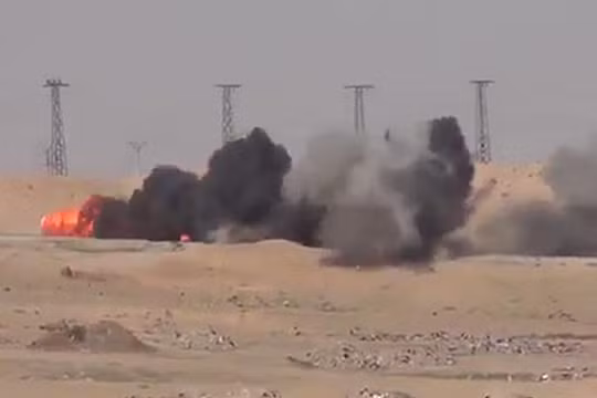 Video Quân đội Iraq tiêu diệt xe bom cảm tử của IS ở Samarra