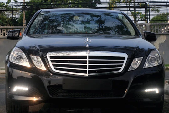 Xe Mercedes-Benz E250 phiên bản 2009 có giá công bố cho xem mới là 86.900 USD, tương đương 1,6 tỷ đồng.