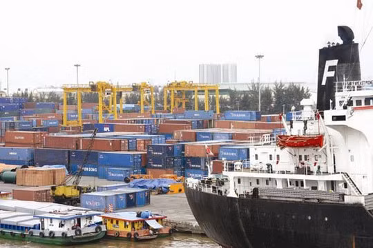 Các hậu quả vay nợ của Vinashin sau 5 năm vẫn khó giải quyết. Hầu hết các công ty thuộc Vinashin trước đây đều âm vốn chủ sở hữu, không đủ điều kiện để CPH - Ảnh:TL