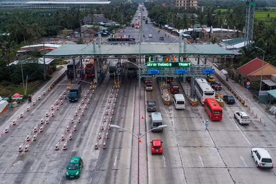 Trạm BOT Cai Lậy. Ảnh: Tiền Phong