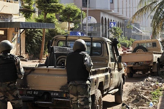 Nhóm khủng bố Al-Mourabitoun nhận trách nhiệm vụ tấn công khách sạn Mali, 27 nạn nhân thiệt mạng