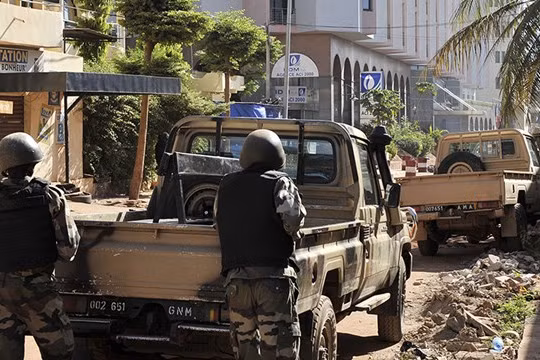 Nhóm khủng bố Al-Mourabitoun nhận trách nhiệm vụ tấn công khách sạn Mali, 27 nạn nhân thiệt mạng