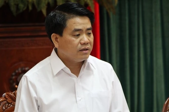 Chủ tịch TP Hà Nội Nguyễn Đức Chung khẳng định “chúng tôi khuyến khích các nhà đầu tư để xây dựng và phát triển thành phố nhưng không khuyến khích các chủ đầu tư sai phạm”