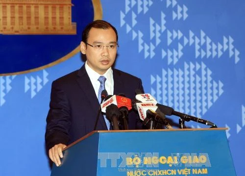 Nguời Phát ngôn Bộ Ngoại giao Lê Hải Bình phát biểu tại một buổi họp báo. Ảnh: Phạm Kiên - TTXVN