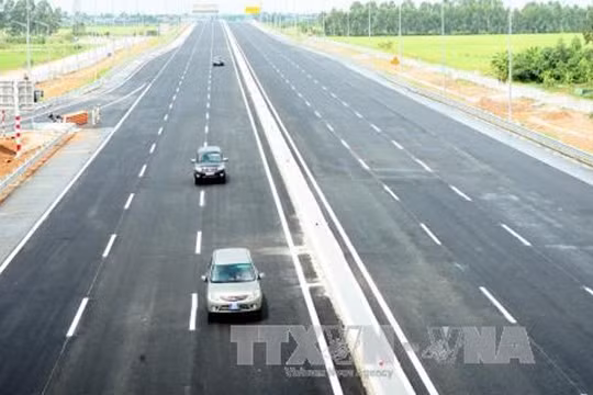 Đoạn đường cao tốc Hà Nội - Hải Phòng ngày thông xe (Ảnh: TTXVN)