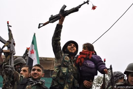 Tin nóng 24h: Chiến cuộc dai dẳng, đẫm máu ở Syria, NATO ngày càng bất bình với Thổ và Saudi Arabia. Nhiều người làm chức to nhưng nhân dân không quý trọng