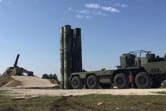 Hệ thống phòng không S-400 ngay lập tức trực chiến tại sân bay Hmeymim