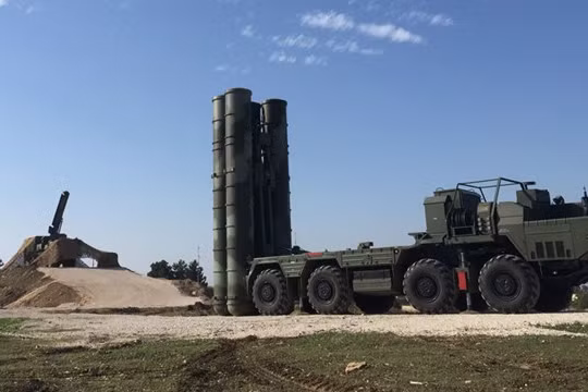 Hệ thống phòng không S-400 ngay lập tức trực chiến tại sân bay Hmeymim
