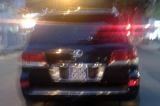 Biển số 95A-0699 được cho là tồn kho, PC67 Hậu Giang cho Văn phòng UBND tỉnh này mượn để gắn vào Lexus tư nhân. Ảnh: CTV.