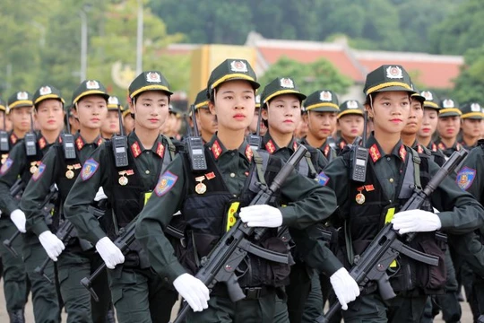 Đội hình các nữ cảnh cơ động