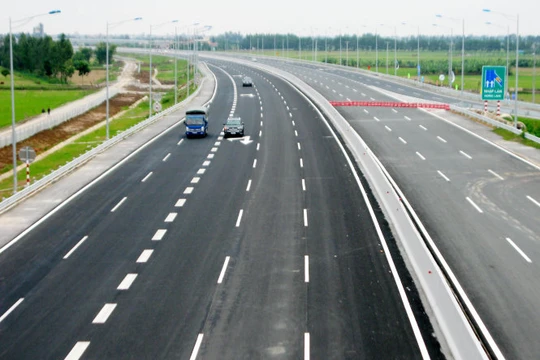 Một đoạn đường cao tốc Hà Nội - Hải Phòng - Ảnh: T.Phùng