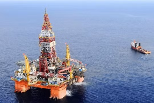 Giàn khoan HD-981 của Trung Quốc. Ảnh: Xinhua