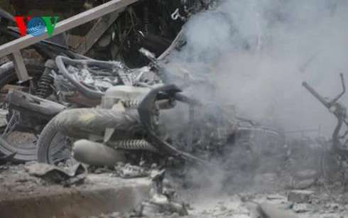 Xe đạp đối đầu ô tô trên cao tốc - Ảnh chụp màn hình