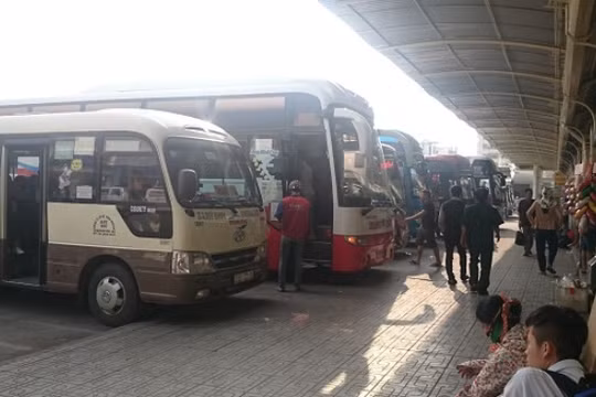 Xăng giảm, Bộ Tài chính "giục" hãng xe tính lại giá cước