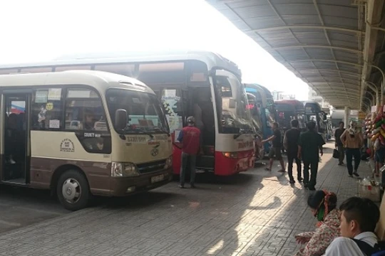 Xăng giảm, Bộ Tài chính "giục" hãng xe tính lại giá cước