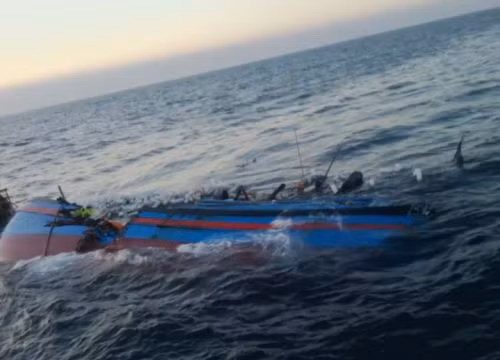 Tàu cá Việt lại bị đâm chìm, một ngư dân mất tích