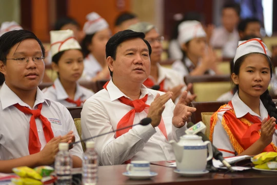 Ông Đinh La Thăng tại cuộc gặp mặt thiếu nhi TPHCM