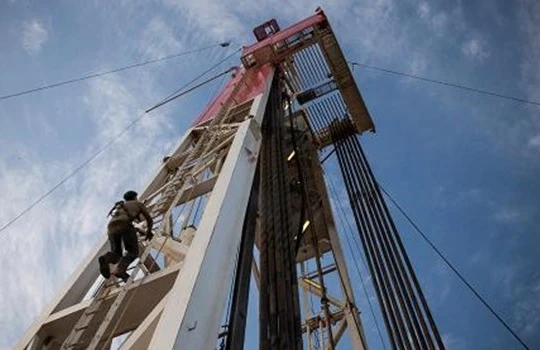 Giá dầu tăng ngay sau tin đồn Arab Saudi đề xuất giảm sản lượng