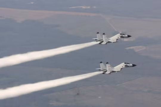 Từ ngày 19 - 21/7/2016, một sư đoàn không quân Hạm đội Nam Hải, Hải quân Trung Quốc tiến hành tập trận bắn đạn thật trên Biển Đông. Ảnh: Chinanews