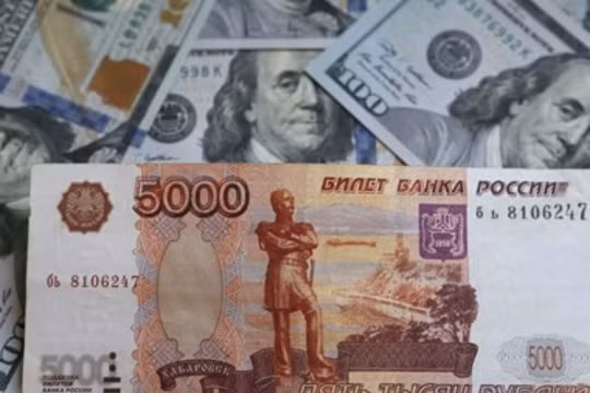 Thủ tướng Nga tuyên bố sẽ bán ngoại tệ để hỗ trợ đồng ruble