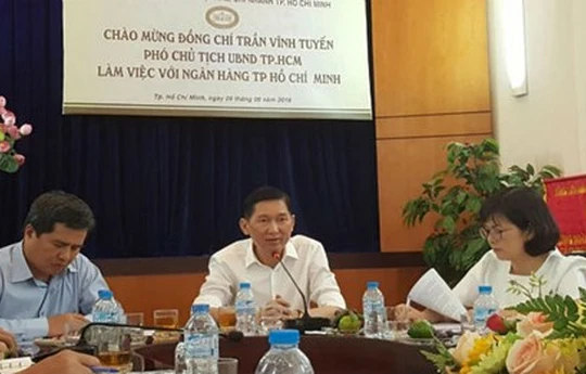 Ông Trần Vĩnh Tuyến (giữa), Phó Chủ tịch UBND TP.HCM làm việc với NHNN chi nhánh TP.HCM - Ảnh: Hà An