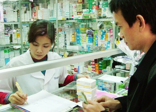 Niêm yết giá thuốc trên trời nhưng vẫn không vi phạm
