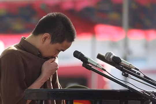 Tin nóng 24h: Nước mắt sát thủ giết 6 người, Xử chai nước giá nửa tỷ, “Cao bồi” Trung Quốc trên biển Đông, Quân Syria thắng lớn