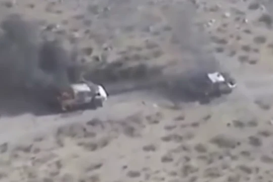 Video trực thăng Apache của Arab Saudi hủy diệt đoàn xe của phiến quân Huthis