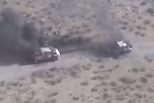 Video trực thăng Apache của Arab Saudi hủy diệt đoàn xe của phiến quân Huthis