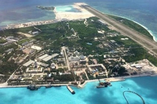 Hình ảnh đảo Phú Lâm thuộc quần đảo Hoàng Sa của Việt Nam bị Trung Quốc chiếm đóng và xây dựng trái phép - Ảnh: SCMP