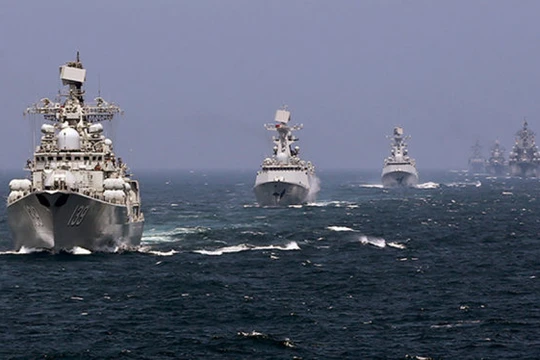 Biên đội tàu chiến của hải quân Trung Quốc trong một cuộc tập trận năm 2014 - Ảnh: Reuters