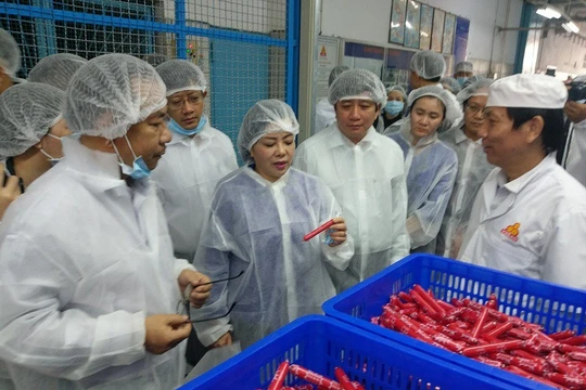 Bộ trưởng Y tế cùng đoàn công tác của bộ sáng 21/12. Nguồn: Bộ Y tế