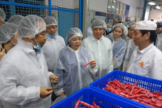 Bộ trưởng Y tế cùng đoàn công tác của bộ sáng 21/12. Nguồn: Bộ Y tế