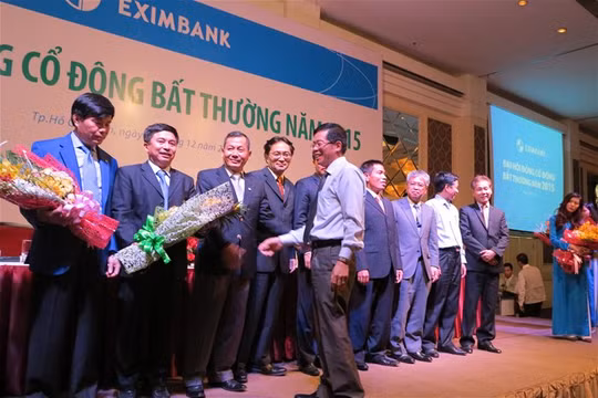 Các thành viên mới được bầu vào HĐQT của Eximbank - Ảnh: Quang Định