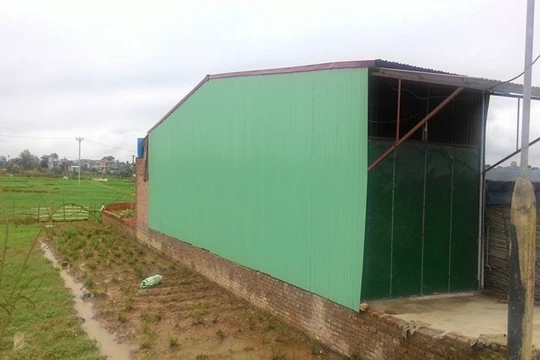 Công trình mọc trên đất ruộng sau DĐĐT ở xã Kim Lũ - Ảnh: Nam Anh