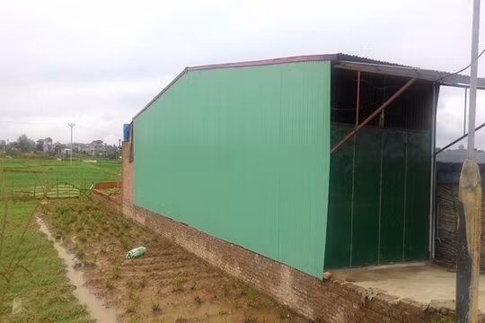 Công trình mọc trên đất ruộng sau DĐĐT ở xã Kim Lũ - Ảnh: Nam Anh