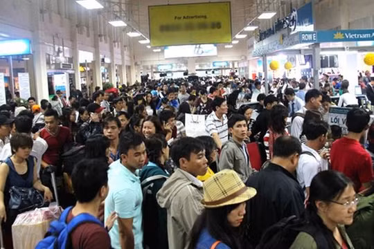 Sân bay Tân Sơn Nhất bị quá tải. Ảnh: Vnexpress.net