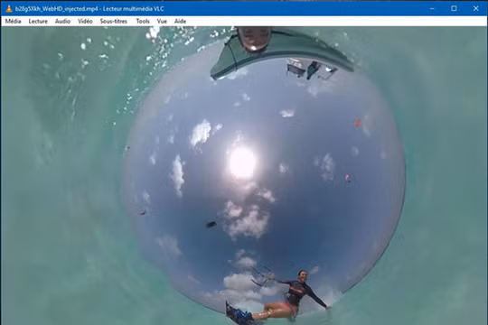 VLC hiện tại là phần mềm xem video đầu tiên trên PC có khả năng xem ảnh và video 360 độ