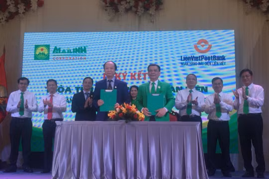 Buổi ký kết giữa LienVietPostBank và MaiLinhGroup