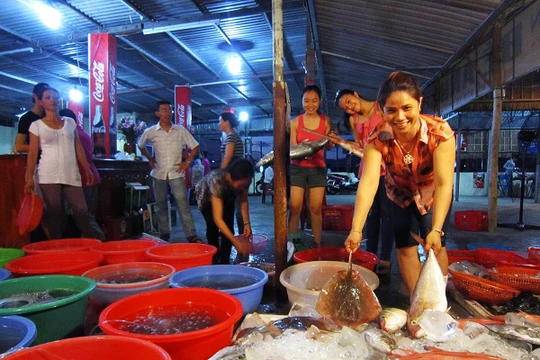 Hải sản sạch phải chờ kiểm nghiệm, hơn 1.000 cán bộ Đà Nẵng sẽ ăn hải sản vào bữa trưa